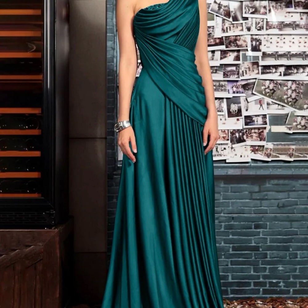 Elegant Teal Evening Gown